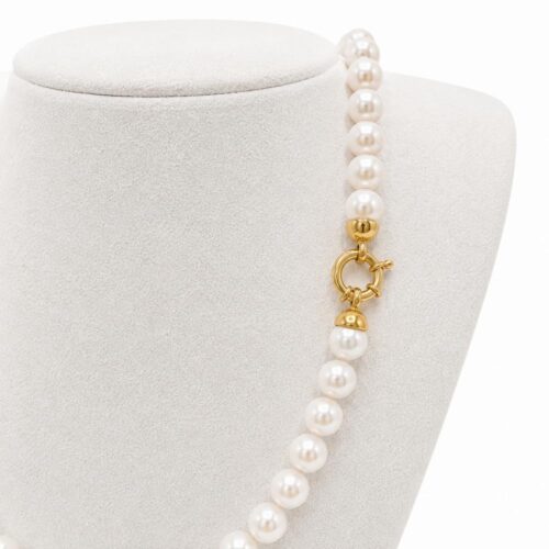 detalle cierre marinero collar perlas naturales blancas