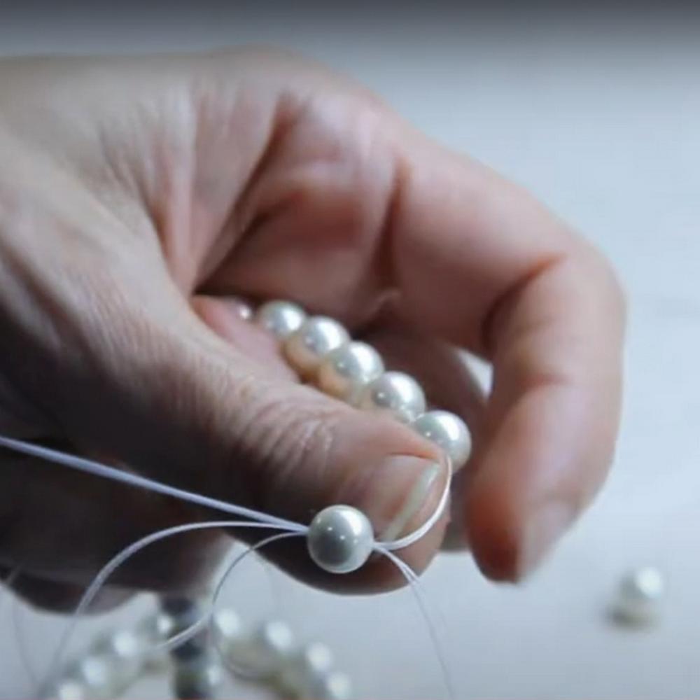 enfilado artesanal de perlas naturales una a una Enfilado a Mano Joyas personalizadas Taller artesanal SUTILLE Joyas con Perlas