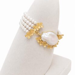 pulsera perlas naturales cierre madreperla taller artesanal joyas personalizadas