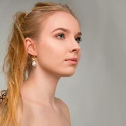 Pendientes perlas hoja hechos a mano con perlas naturales barrocas y acabado en oro de 18K SUTILLE Joyas con Perlas