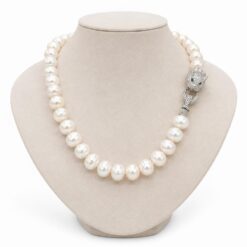Collar de perlas naturales grandes con cierre pantera de plata 925
